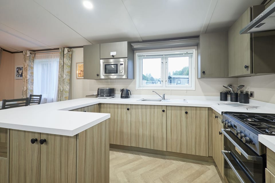 Happy's Day Lodge, Allerthorpe Golf & Country Park, York - Host & Stay
