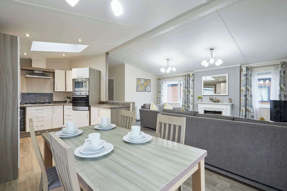 Audley Lodge, Allerthorpe Golf & Country Park, York - Host & Stay 