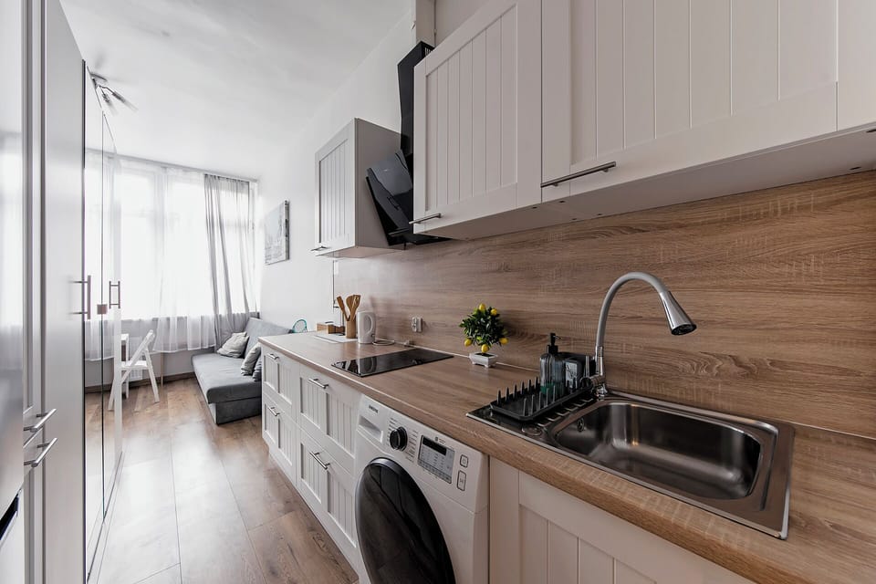 Studio | Private kitchenette | Coffee/tea maker, electric kettle