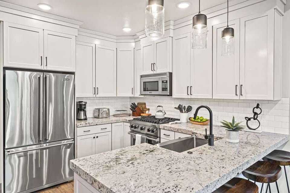 Full modern kitchen with farmhouse sink and granite countertop