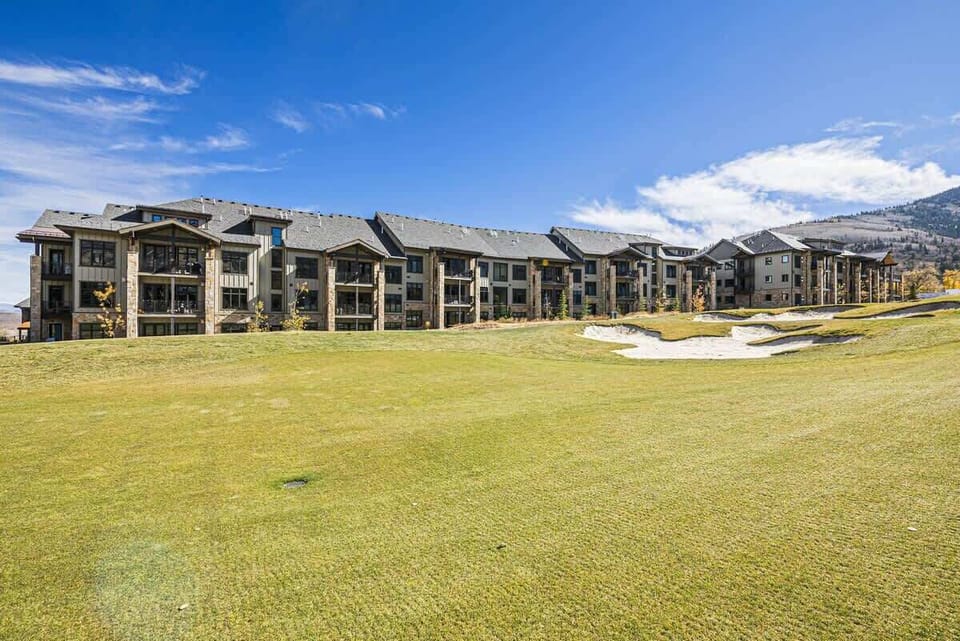 The condo sits along the 9th fairway of the Canyons Golf Course