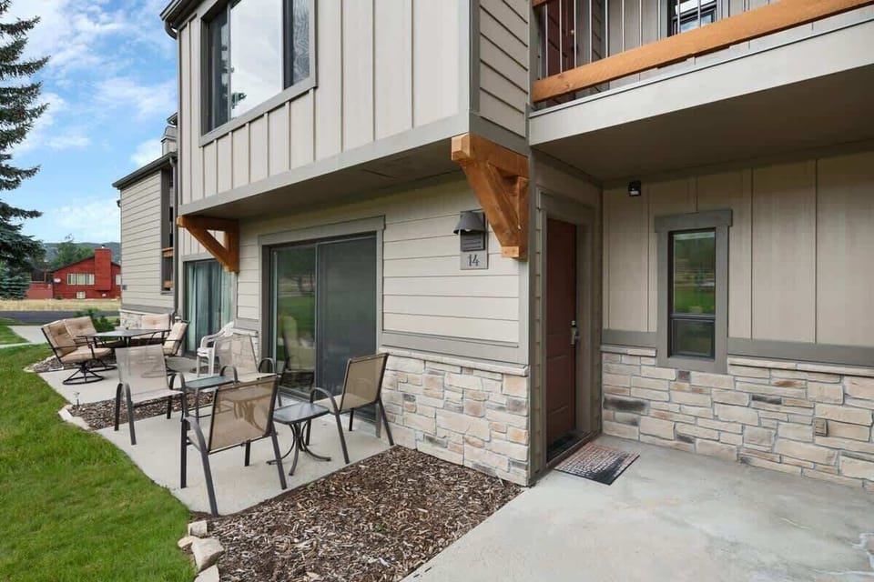 Front Entrance & Relaxing Patio
