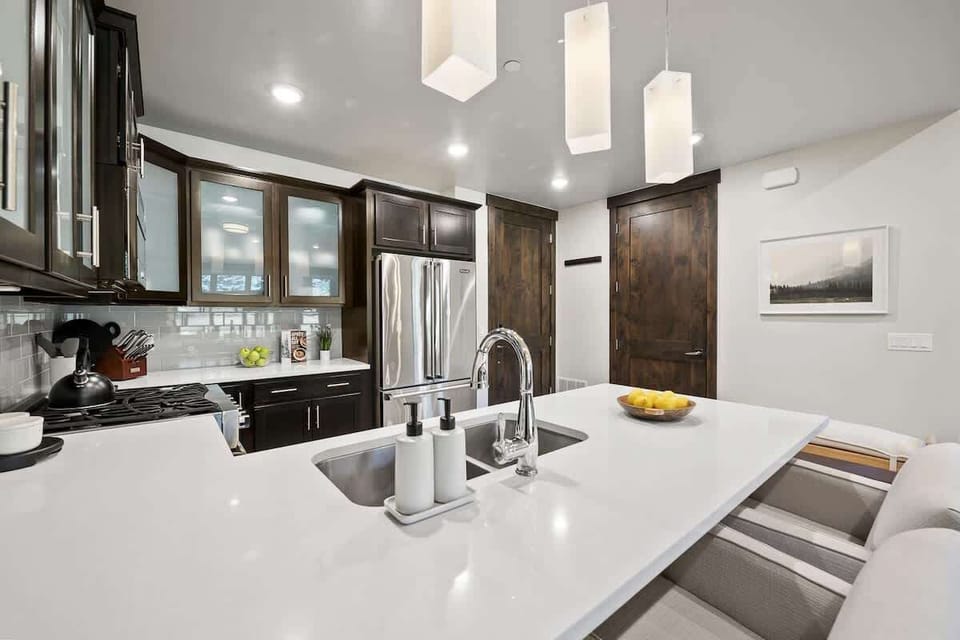 Kitchen with dining counter