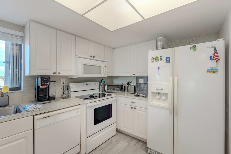 Homie kitchen area best for those quick snacks.