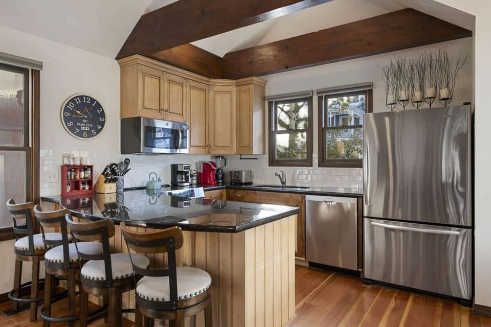 Fully Stocked Kitchen