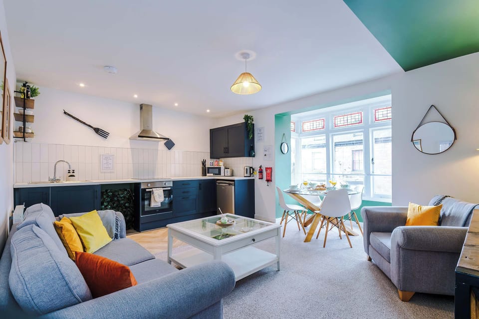 Bright, stylish, and full of charm – enjoy breakfast with a view of Buxton’s beautiful streets.
