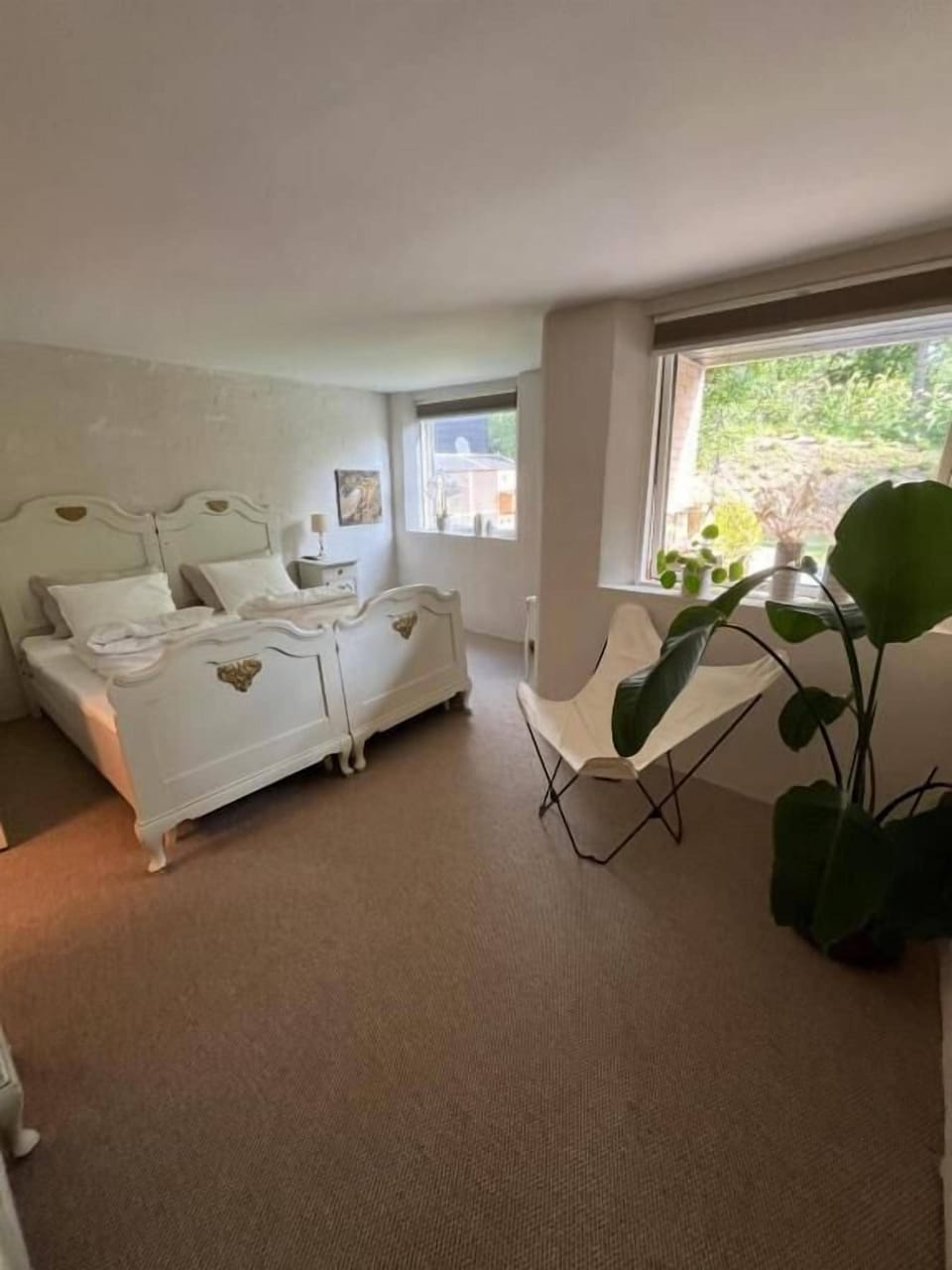 Premium bedding, pillowtop beds, minibar, individually decorated
