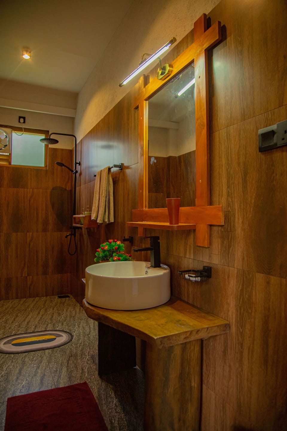 Deluxe Double Room, Air conditioning, Mountain View | Bathroom sink
