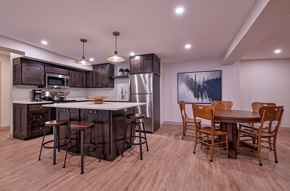 Kitchen & dining