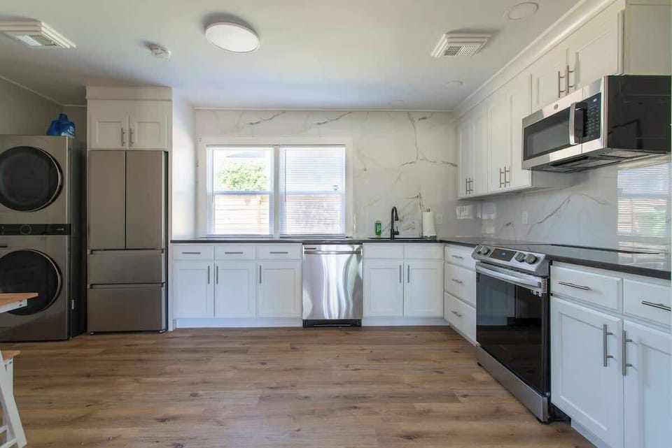 Gourmet Kitchen: Whip up delicious meals in a sleek space with modern appliances and crisp decor!