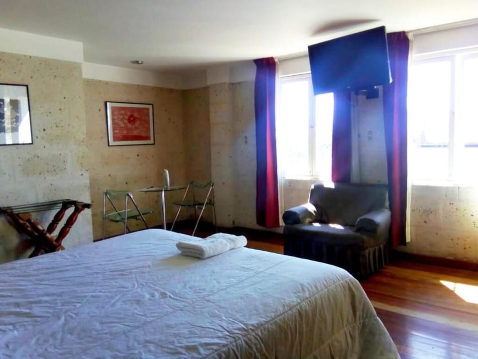 Desk, rollaway beds, free WiFi