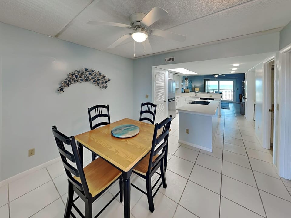 Condo (2 Bedrooms) | Property amenity