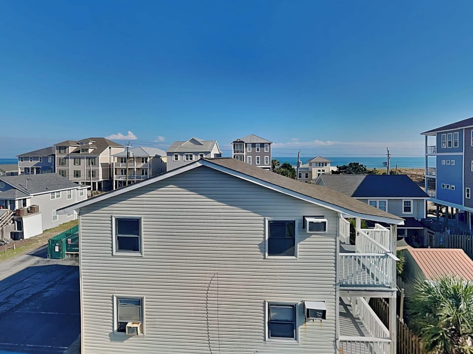 Condo (2 Bedrooms) | Property amenity