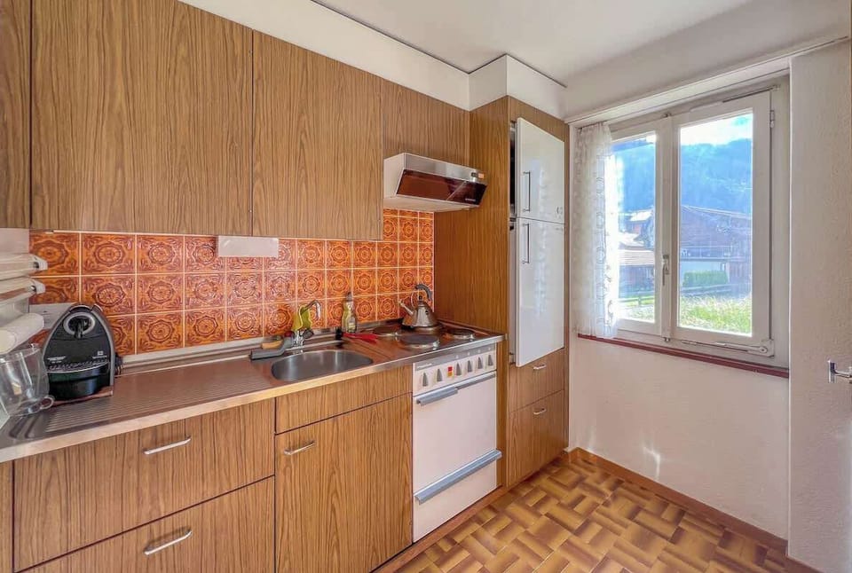 Well-equipped kitchen with mountain view