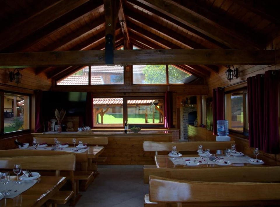 House (Five Bedroom Holiday Home) | Restaurant