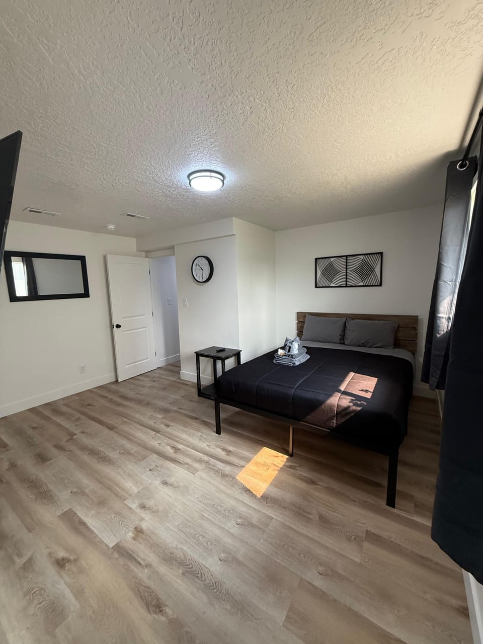 Apartment, 2 Bedrooms, Kitchen | Blackout drapes, free WiFi