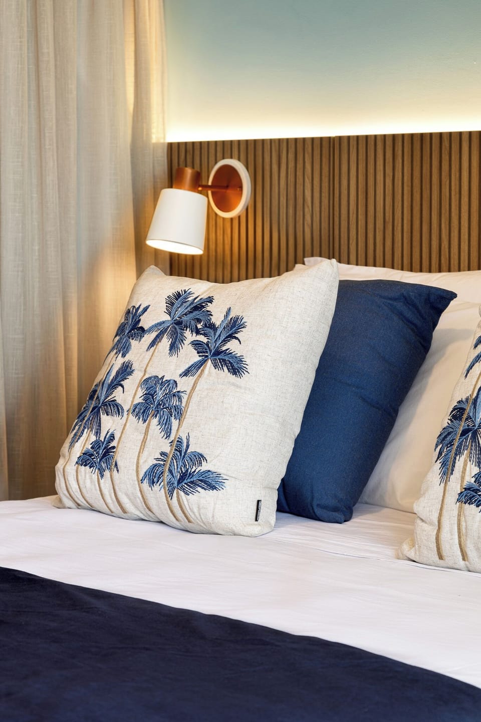 Room, 1 Queen Bed with Sofa bed, Accessible, Courtyard View | Room amenity