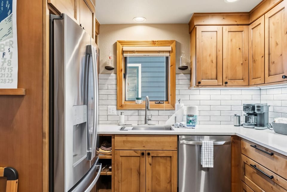 Beautiful subway tile backsplash and new counters