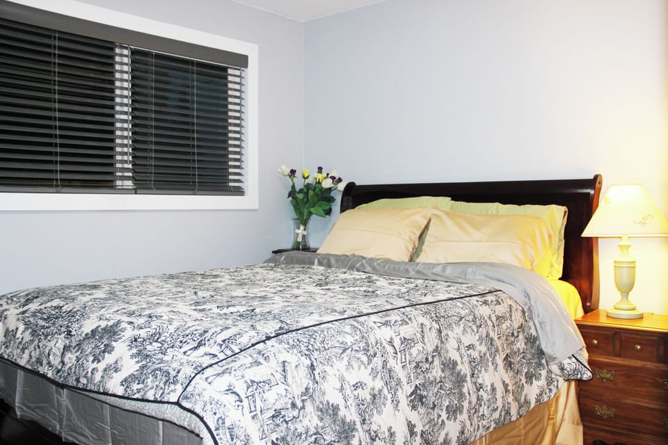 Upstairs Fenway room with 1 queen bed. Nightstand, full closet.