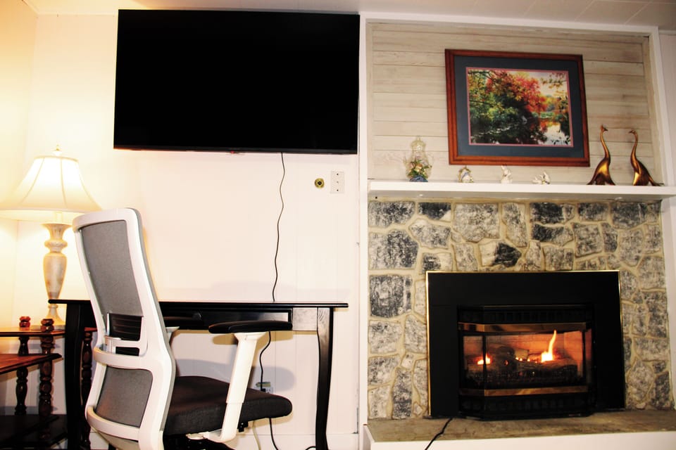 Clean gas fireplace. Brand new QLED TV. Ergonomic study area.