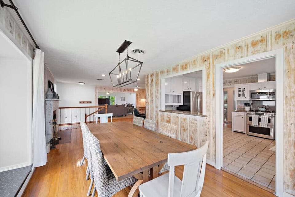 Create lasting memories around the dining table