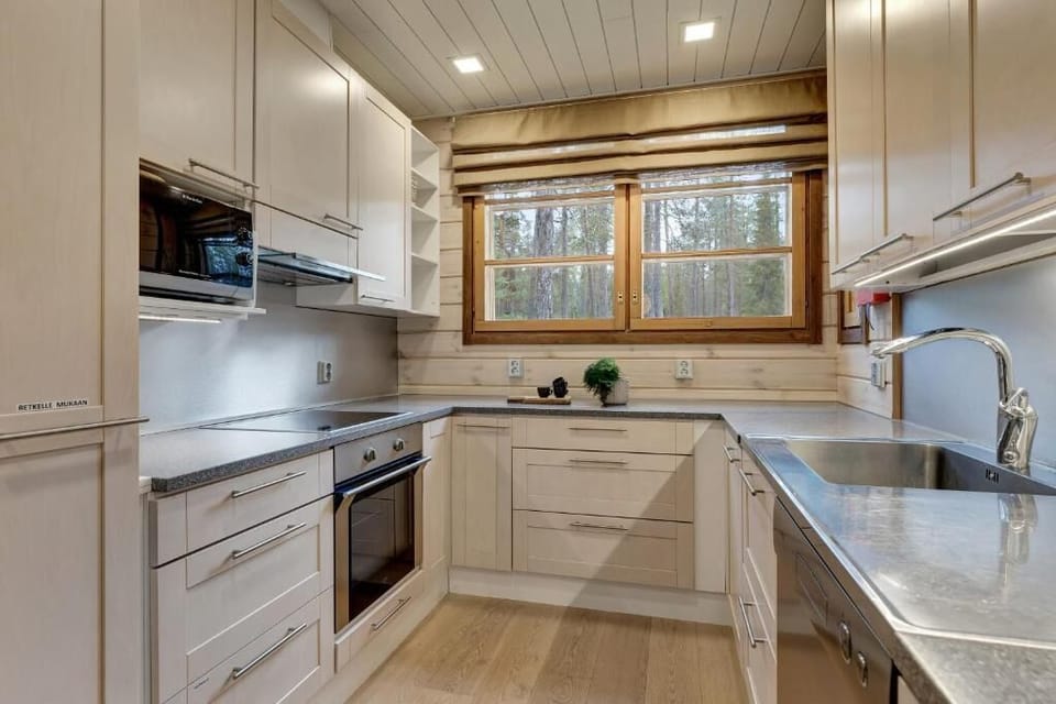 Shared fridge, shared microwave