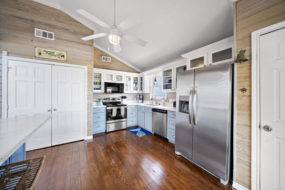 A kitchen perfect for preparing meals for the family!