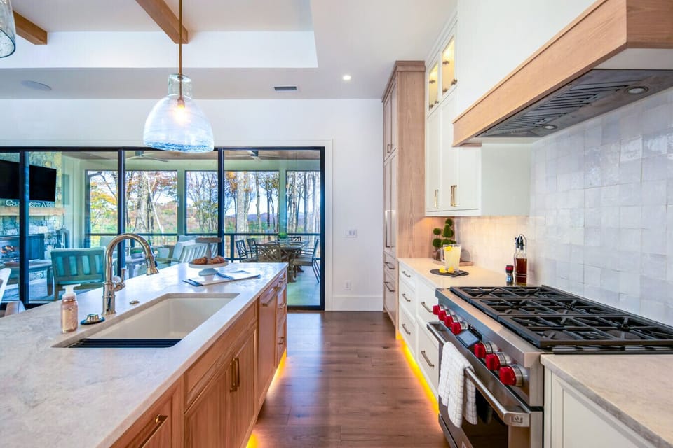 Chef’s Kitchen | Premium Appliances | Bright Design | Entertainer’s Island