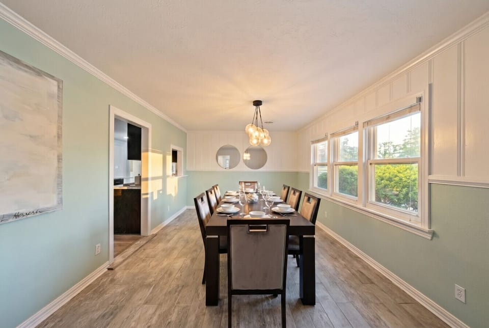 A dining haven that effortlessly combines modern aesthetics with warmth
