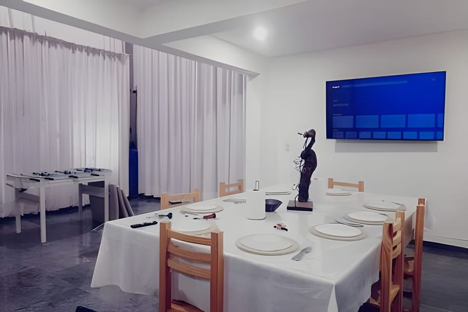 House, 2 Bedrooms | Dining