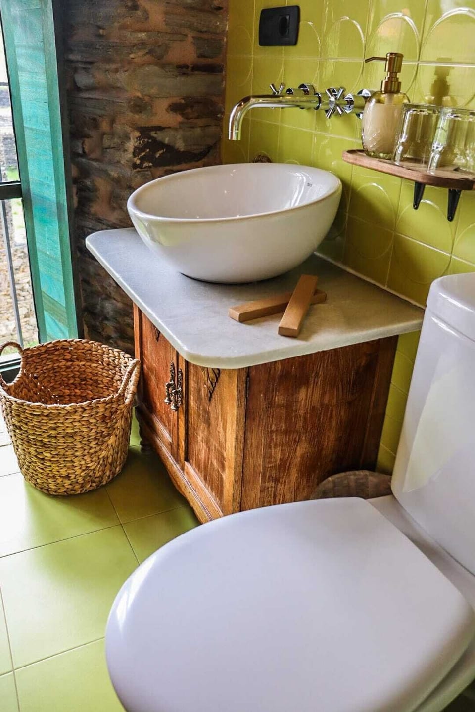Double Room, Garden View | Bathroom | Shower, free toiletries, hair dryer, towels