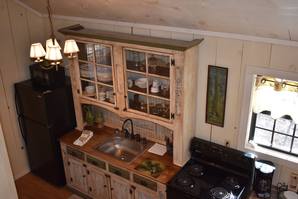 Shabby Chic Chalet | Private kitchen | Microwave, coffee/tea maker