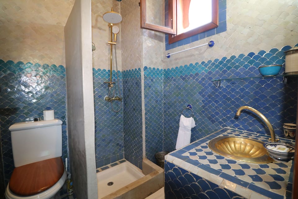 Standard Double Room | Bathroom