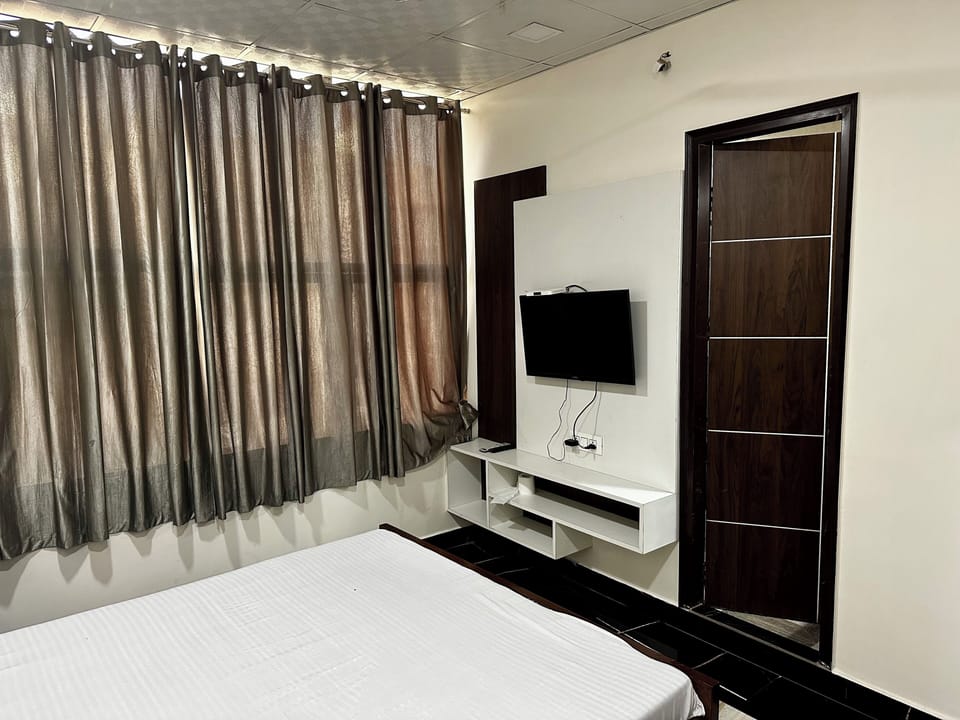Double Room, City View | In-room safe, desk, laptop workspace, free WiFi