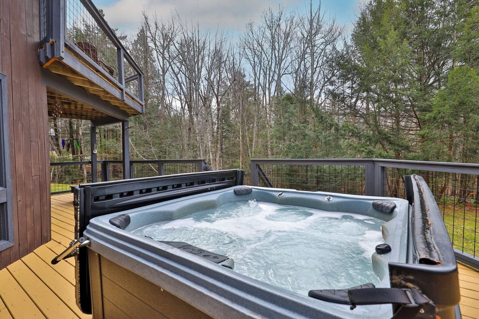 Private hot tub overlooking the tree line. The only schedule you need to keep is "sunset."