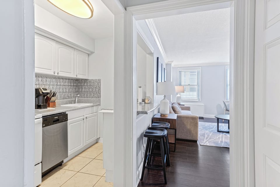 Kitchen with breakfast bar