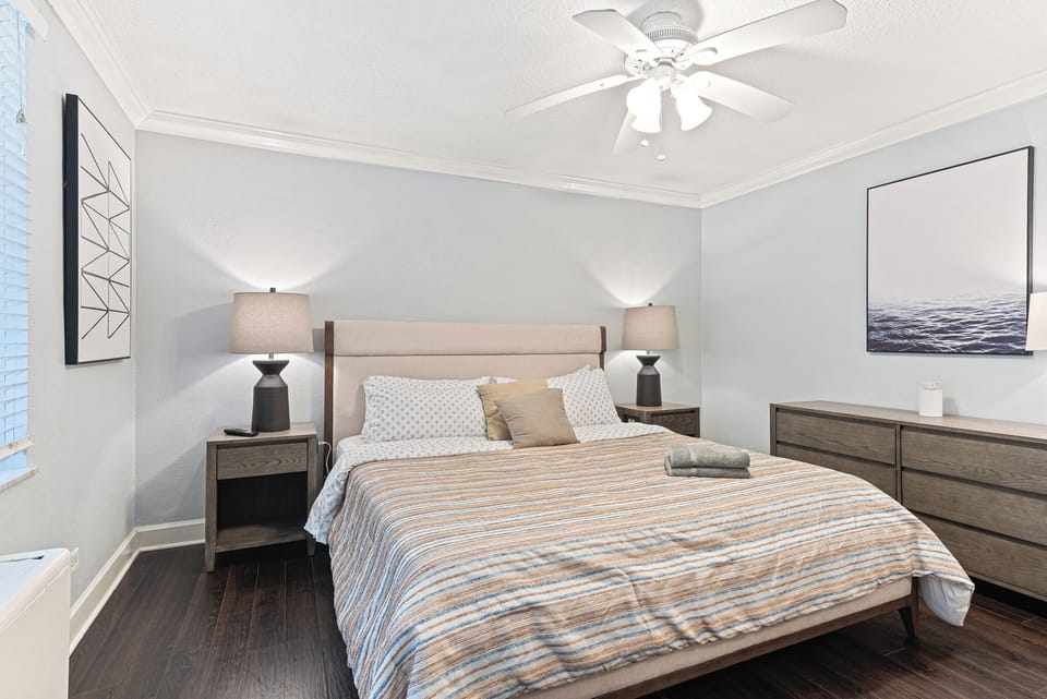 Bedroom with kingsize bed stocked with towels and linens