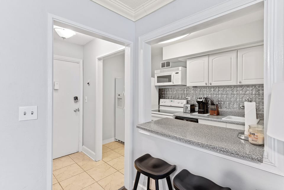 Kitchen with breakfast bar