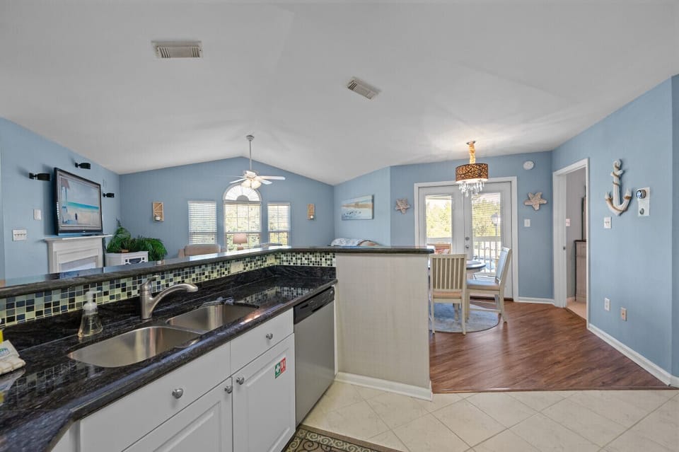 Spacious condo & Updated