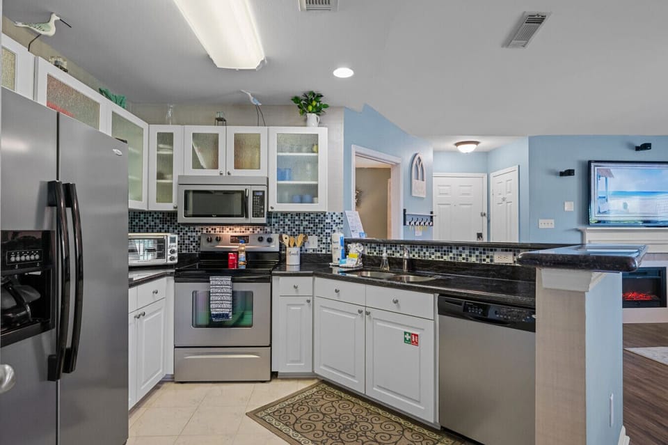 Fully Stocked Kitchen