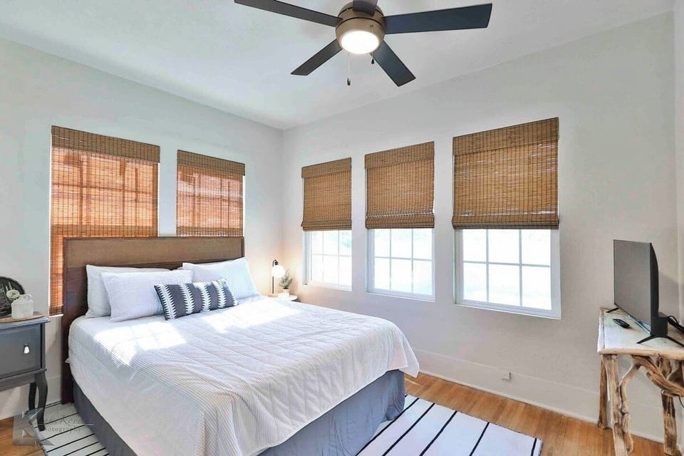 Bedroom 3-Queen bed