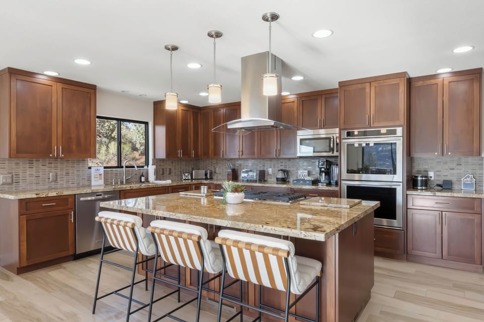 Chef's kitchen is fully equipped!