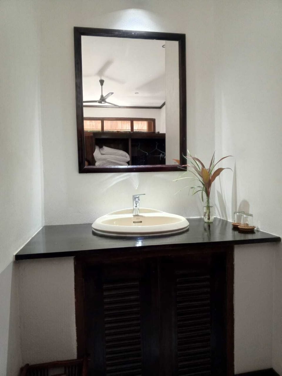 Deluxe Double or Twin Room, Balcony | Bathroom | Slippers, towels