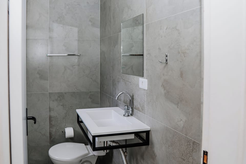 Shower, towels