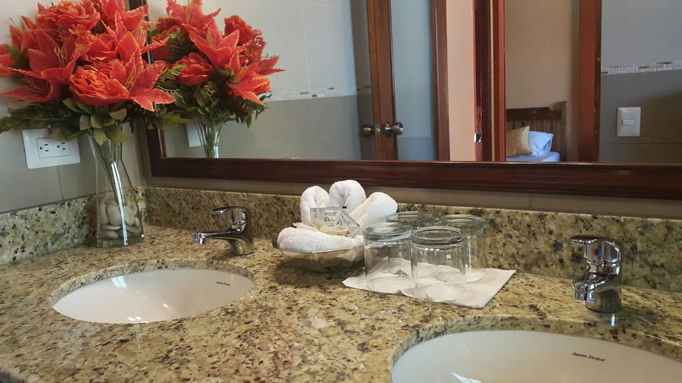 Family Suite, 2 Bedrooms, Lake View, Lakeside | Bathroom sink