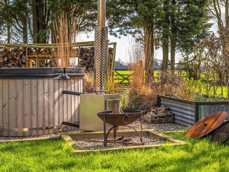 Hot tub | The Cowshed - The Firs Suffolk, Cratfield, near Laxfield