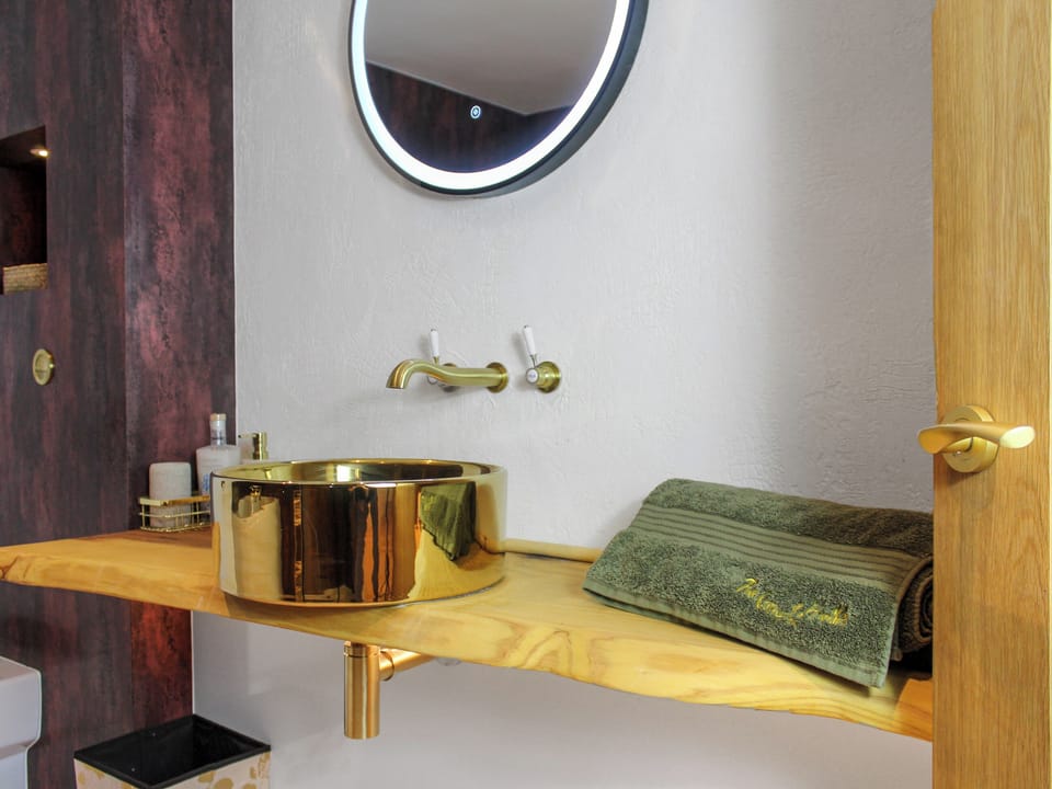 Bathroom | The Shed - Cornish Hamlet, Falmouth