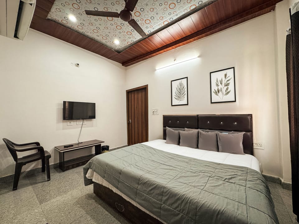 Comfort Room | Hypo-allergenic bedding, desk, soundproofing, free WiFi