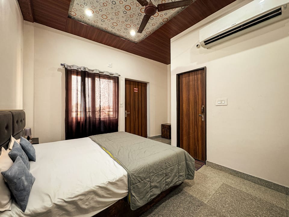 Comfort Room | Hypo-allergenic bedding, desk, soundproofing, free WiFi