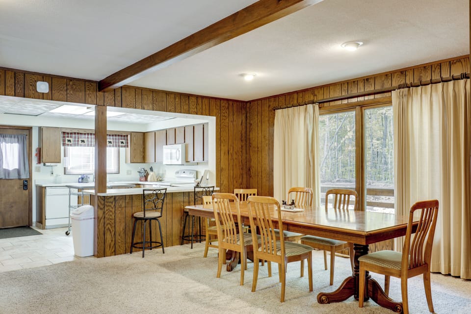 Dining Area | Dishware & Flatware | Main Level
